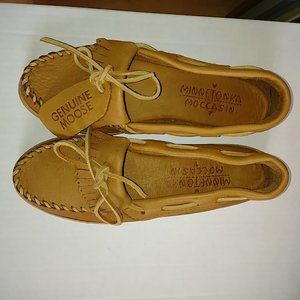 Women's Minnetonka Moose Hide Moccasins, Natural Color, Size 7.5, NEVER WORN!
